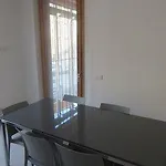 Komodo Short 4*