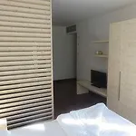 Komodo Short Stay Apartments Aparthotel 4*