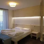 Komodo Short Stay Apartments 4*