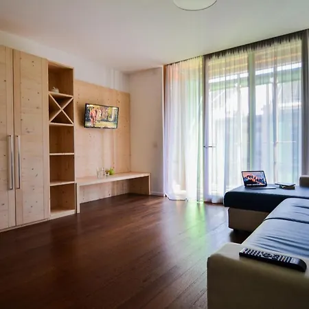 Aparthotel Komodo Short