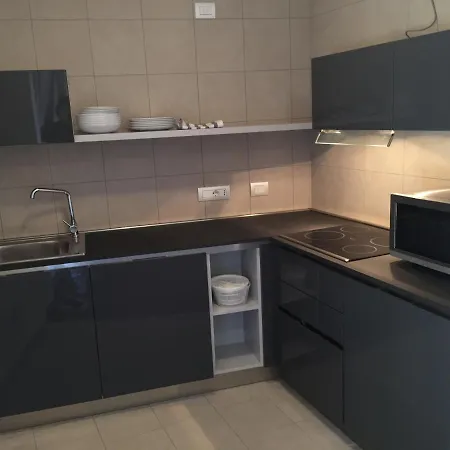 Komodo Short Aparthotel 2*