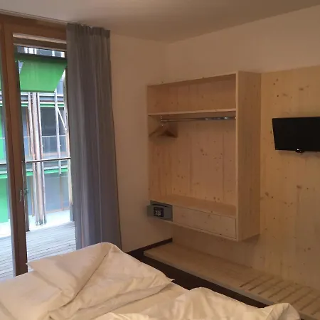 Komodo Short Aparthotel 2*