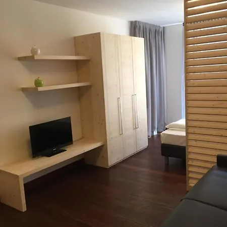 Komodo Short 4* Trento