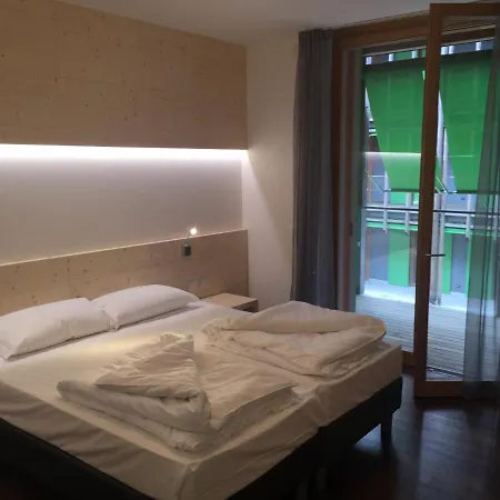 Komodo Short Aparthotel 2*