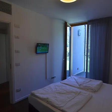 Komodo Short 2* Trento