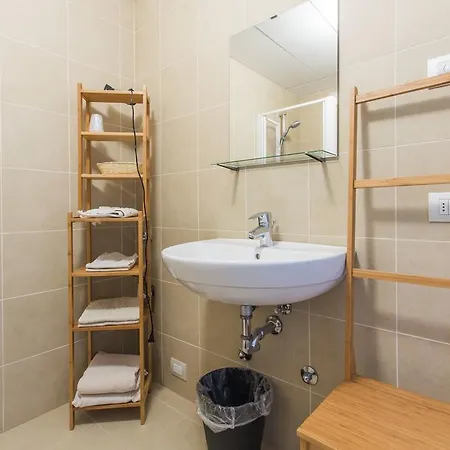 Komodo Short Stay Apartments Trento