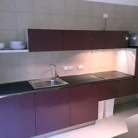 Komodo Short Stay Apartments Aparthotel