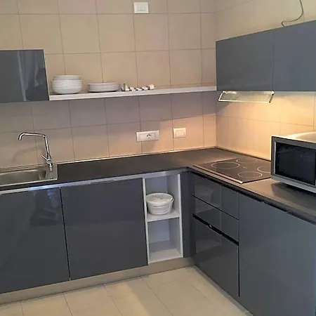 Komodo Short Stay Apartments 4*