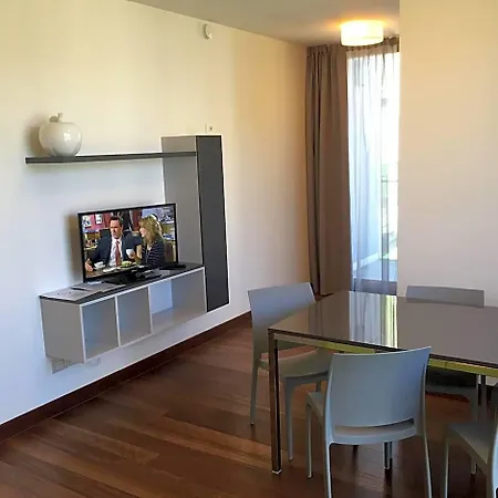 Komodo Short Stay Apartments 4*