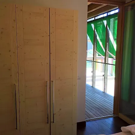 Komodo Short Stay Apartments Aparthotel