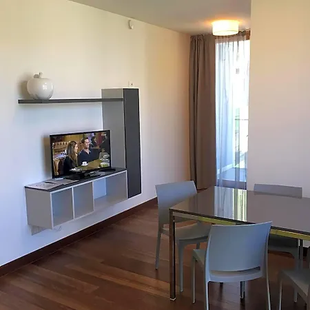 Aparthotel Komodo Short Stay Apartments 4*