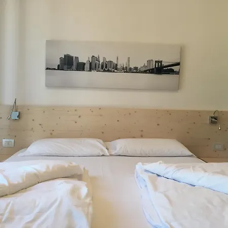 Komodo Short Aparthotel 2*