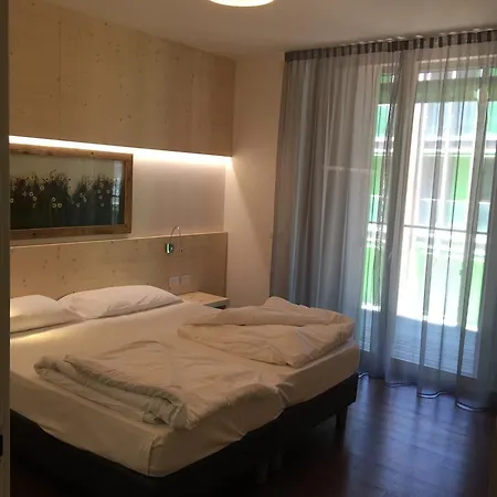 Komodo Short Stay Apartments 4* Trento