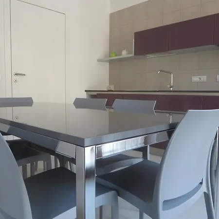 Aparthotel Komodo Short