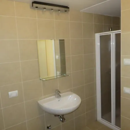 Komodo Short Stay Apartments 4*