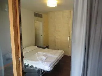Komodo Short Stay Apartments Trento