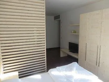 Komodo Short Aparthotel 4*