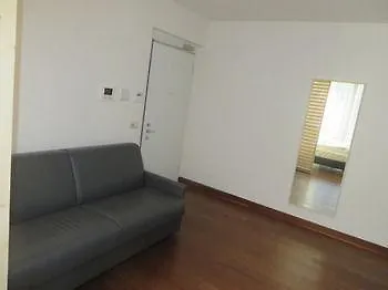 Komodo Short Stay Apartments 4*