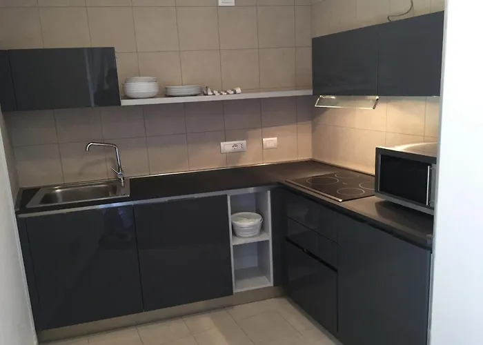 Komodo Short Aparthotel 4*