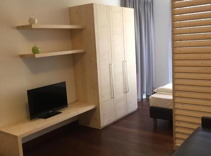 Komodo Short 4* Trento