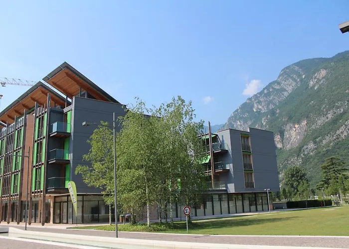 Komodo Short شقة فندقية 4*