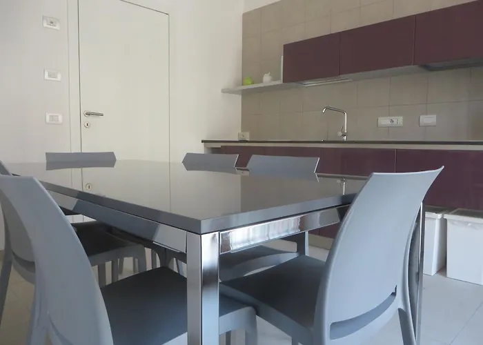 Aparthotel Komodo Short