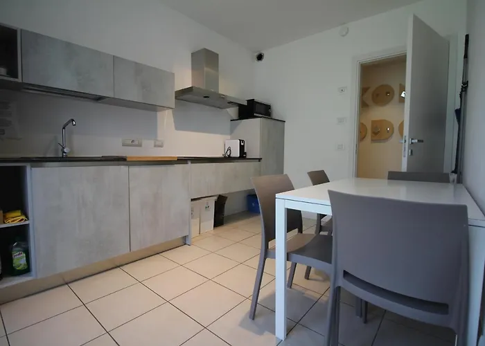 Komodo Short 4* Trento